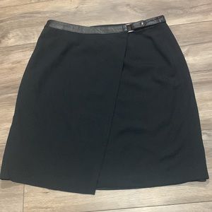 Jones NY size 12 wool/viscose blend skirt with leather snap waist. Super soft
